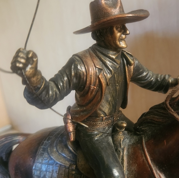 Bradford Exchange Range Rider John Wayne Bronze Looking Statue Read Description - Picture 6 of 8